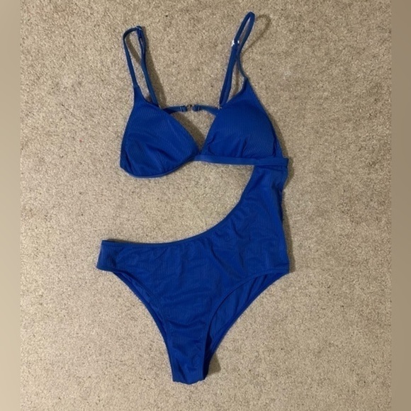 Blue cut out one piece swim suit size Large - Picture 5 of 9